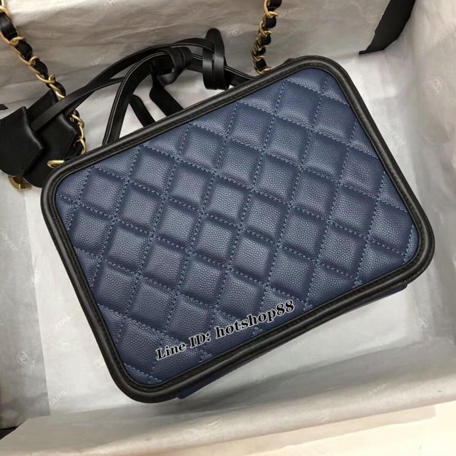 CHANEL女包 Chanel 四方盒化妝包 原廠魚子醬牛皮 純鋼輕紗金鎖頭 香奈兒中號化妝包 djc1764